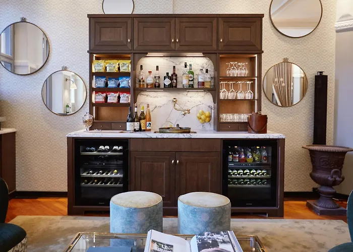 Hypernym Hotel & Suites